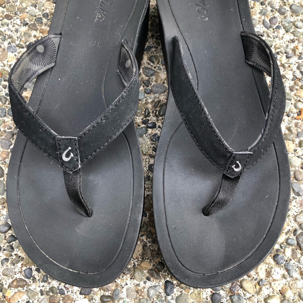 OluKai Women’s Pio Lua Black Wedge Flip Flop Sandal size 8 - Picture 4 of 9